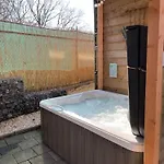 Spoor 1 Met Jacuzzi Дом отдыха Валвейк