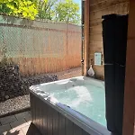 Spoor 1 Met Jacuzzi&spoor 2 Met Wellness Vakantiehuis Waalwijk