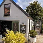 Spoor 1 Met Jacuzzi&spoor 2 Met Wellness Vakantiehuis Waalwijk