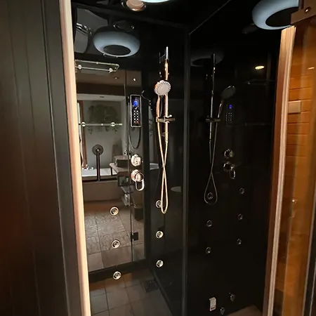 بيت للعطل Spoor 1 Met Jacuzzi & Spoor 2 Met Wellness فالفيك