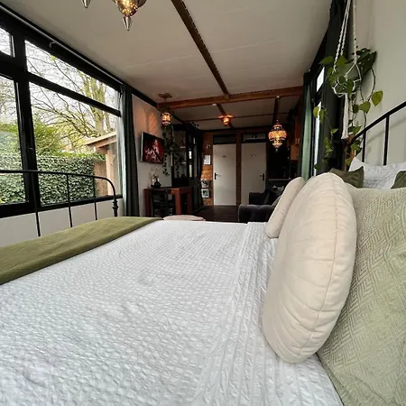 Spoor 1 Met Jacuzzi *