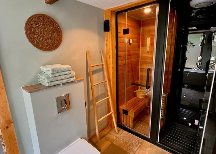 Spoor 1 Met Jacuzzi & Spoor 2 Met Wellness * Waalwijk