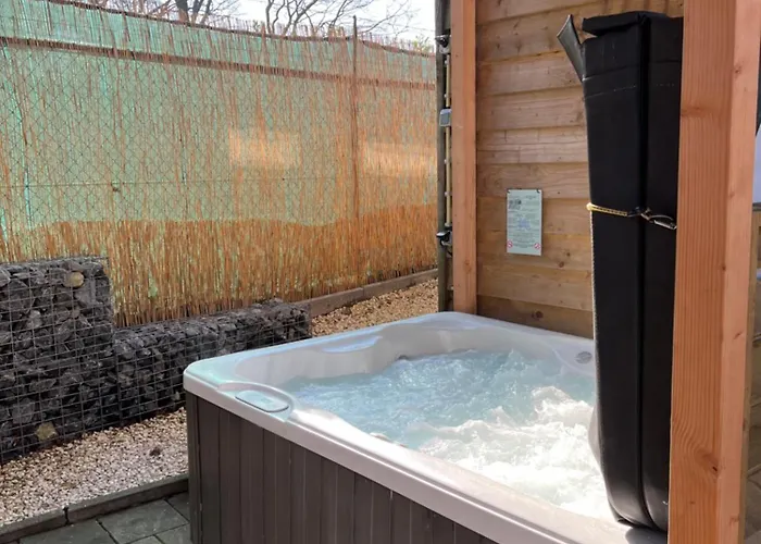 Spoor 1 Met Jacuzzi & Spoor 2 Met Wellness Casa vacanze Waalwijk